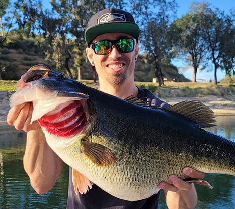 jesse lamar catches record bass at lake poway